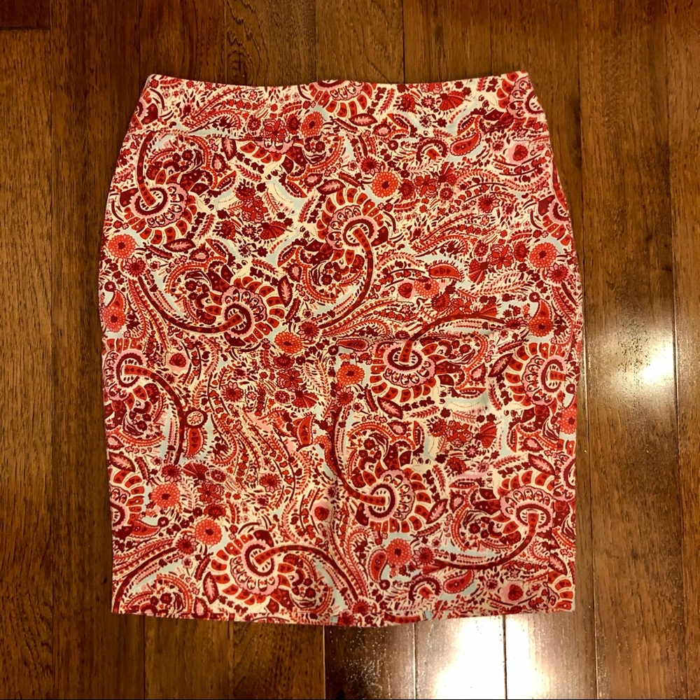 LOFT pink paisley pencil skirt in size 6P